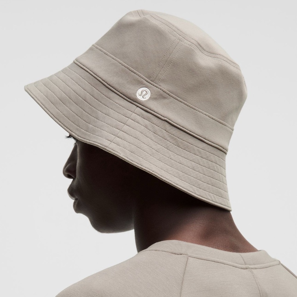 NWT Lululemon Reversible Bucket Hat Size SM Light Ivory/Warm Ash Grey